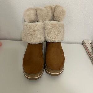 Women’s suede boots with fur